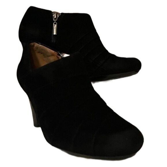 Clark’s Artisan Suede Booties​ - Picture 1 of 6